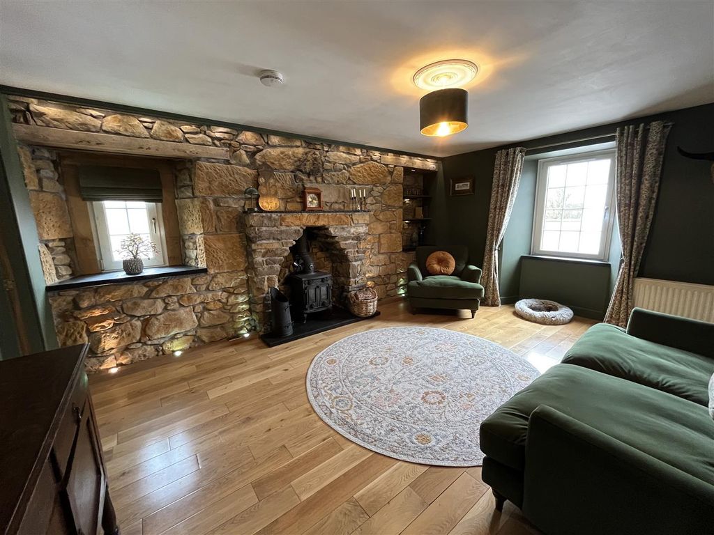 Property photo 2 of 30 Lounge