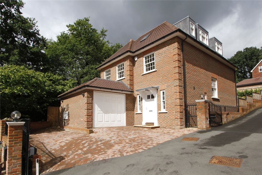 Property photo 1 of 8 Front