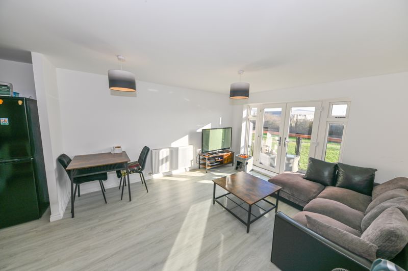 Property photo 2 of 6 Photo 4