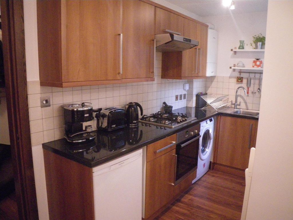 Property photo 3 of 9 Kitchen