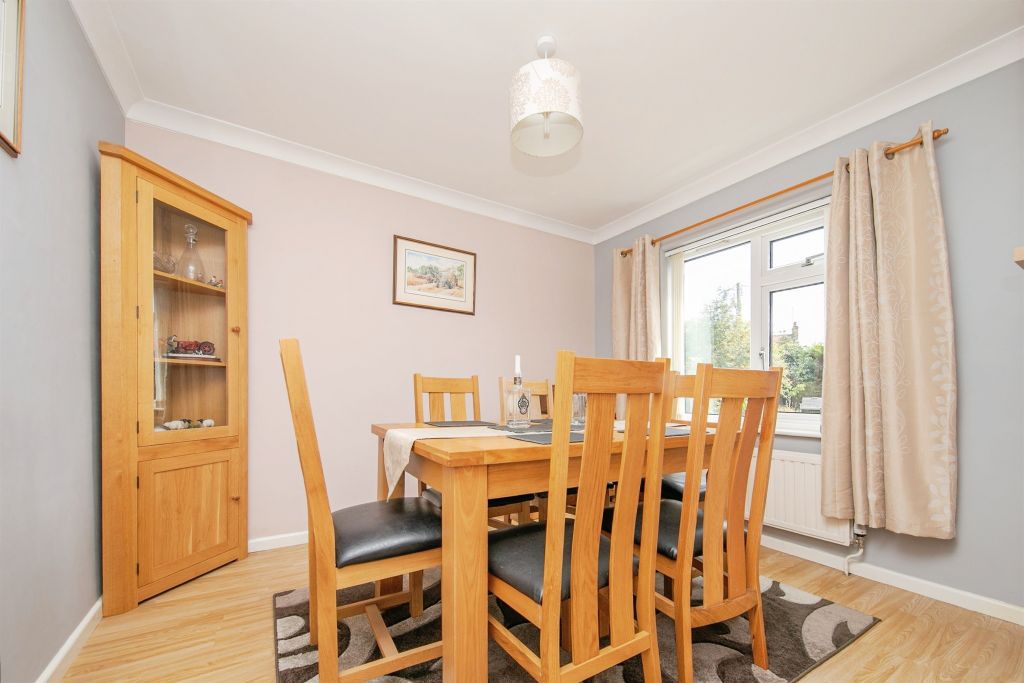 Property photo 3 of 17 Dining Room