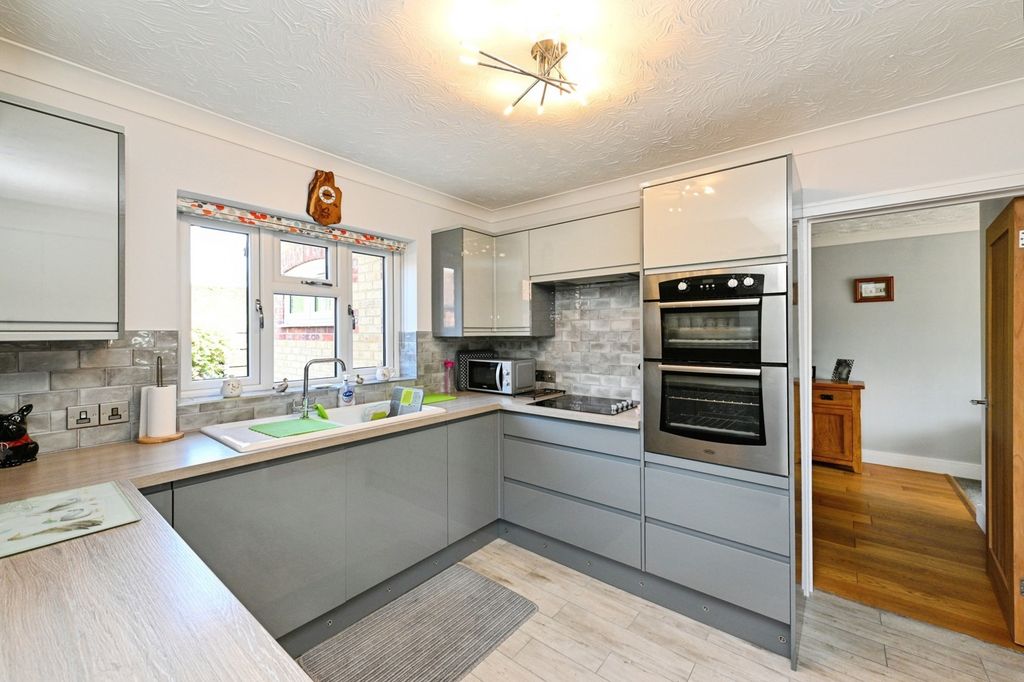 Property photo 3 of 32 Pbox-Img.Jpg