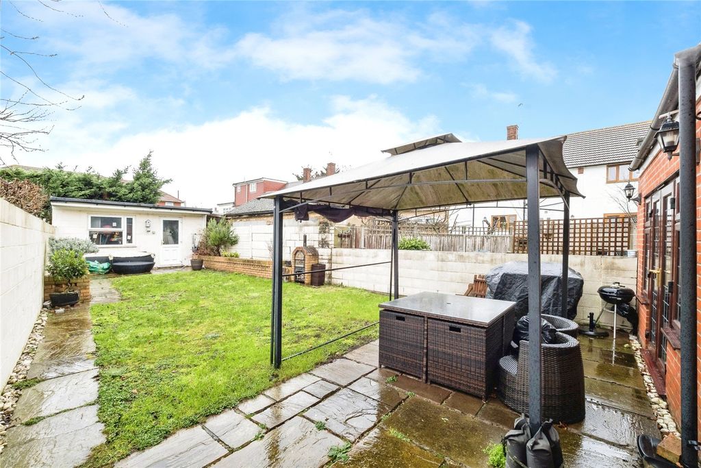 Property photo 2 of 20