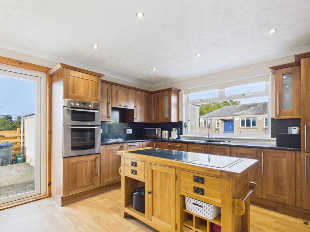 Property photo 2 of 31