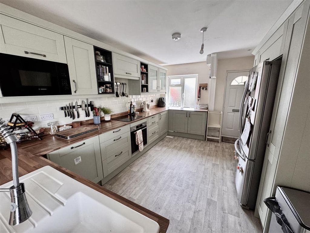 Property photo 3 of 13 Kitchen