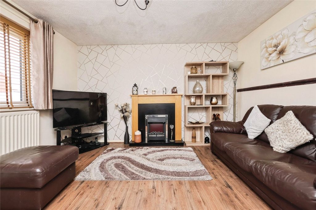 Property photo 2 of 21 Picture No. 12