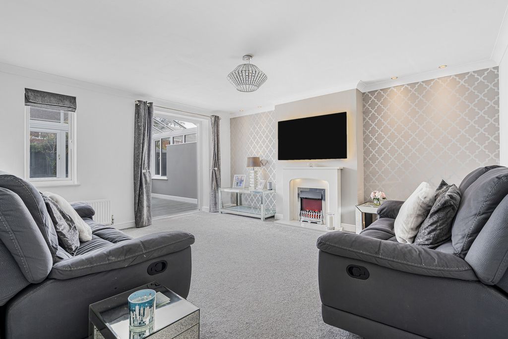 Property photo 2 of 37