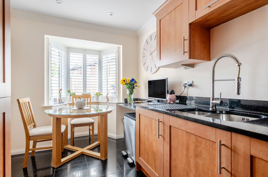 Property photo 3 of 12 1524507-15-6Ab3E4...