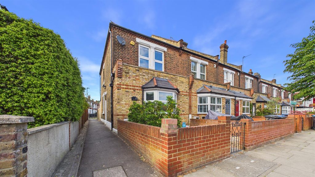 Property photo 1 of 17 Cam04248G0-Pr0144-Still019.Jpg