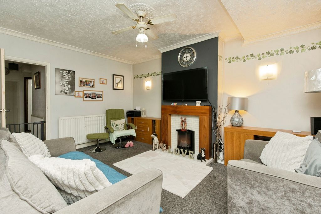 Property photo 2 of 14