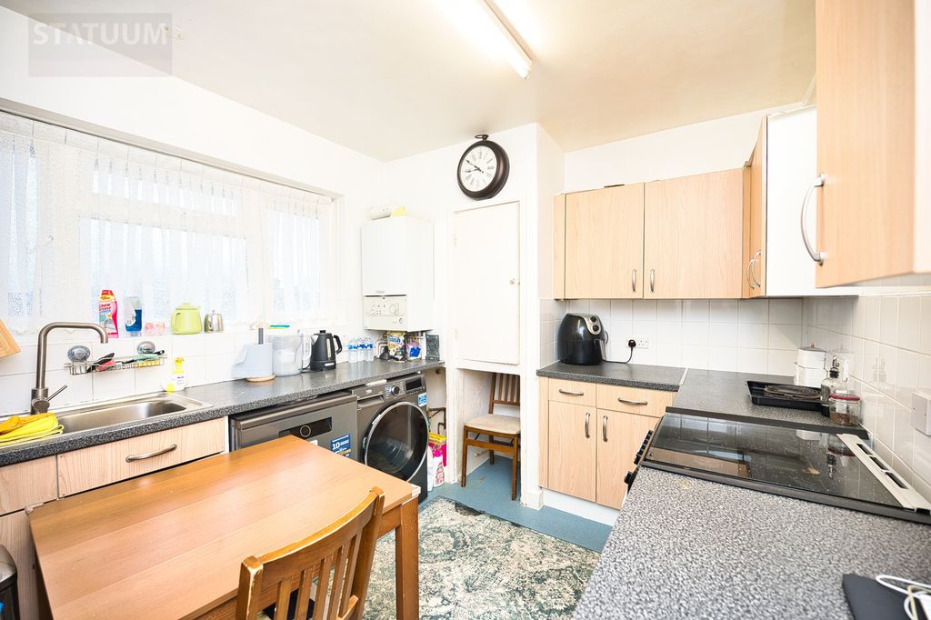 Property photo 3 of 9