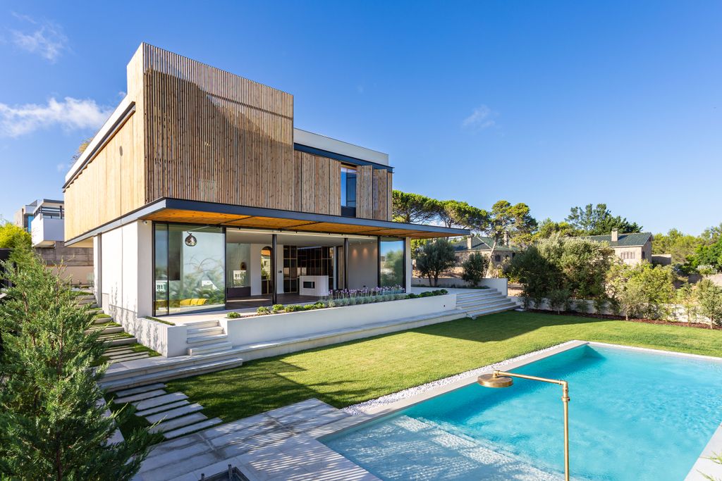 Property photo 1 of 64