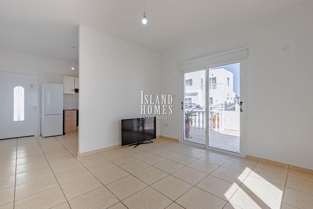 Property photo 2 of 32