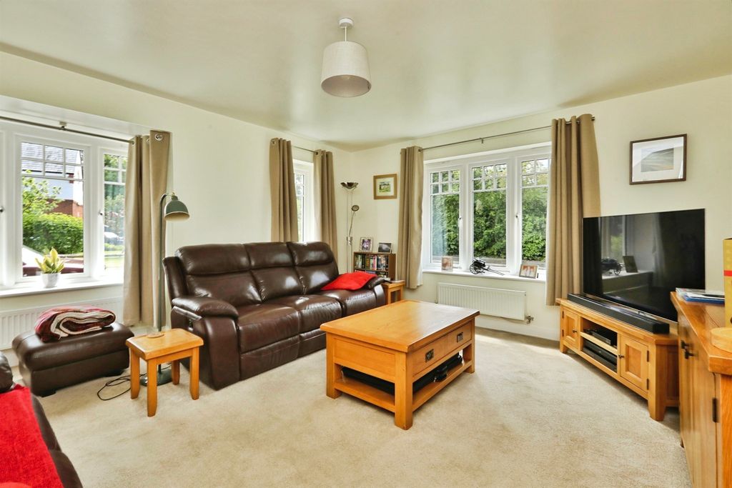 Property photo 3 of 16