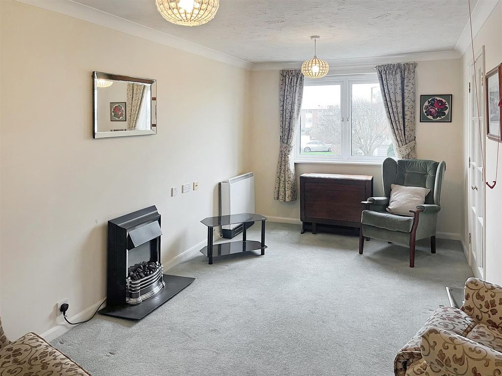 Property photo 2 of 8 24 Silverwood Court-3.Jpg