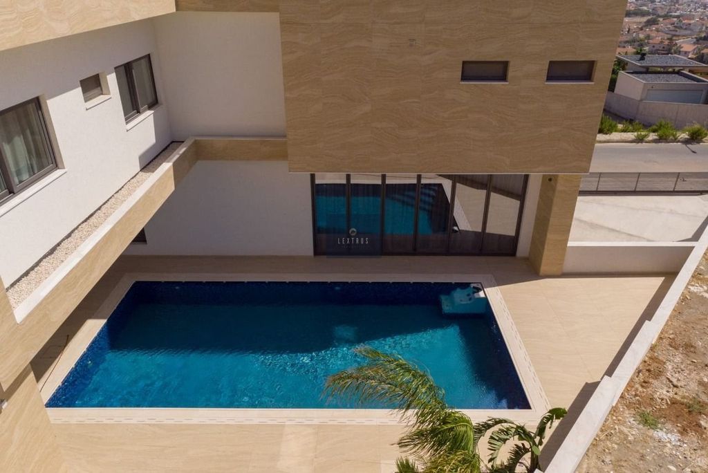 Property photo 3 of 23