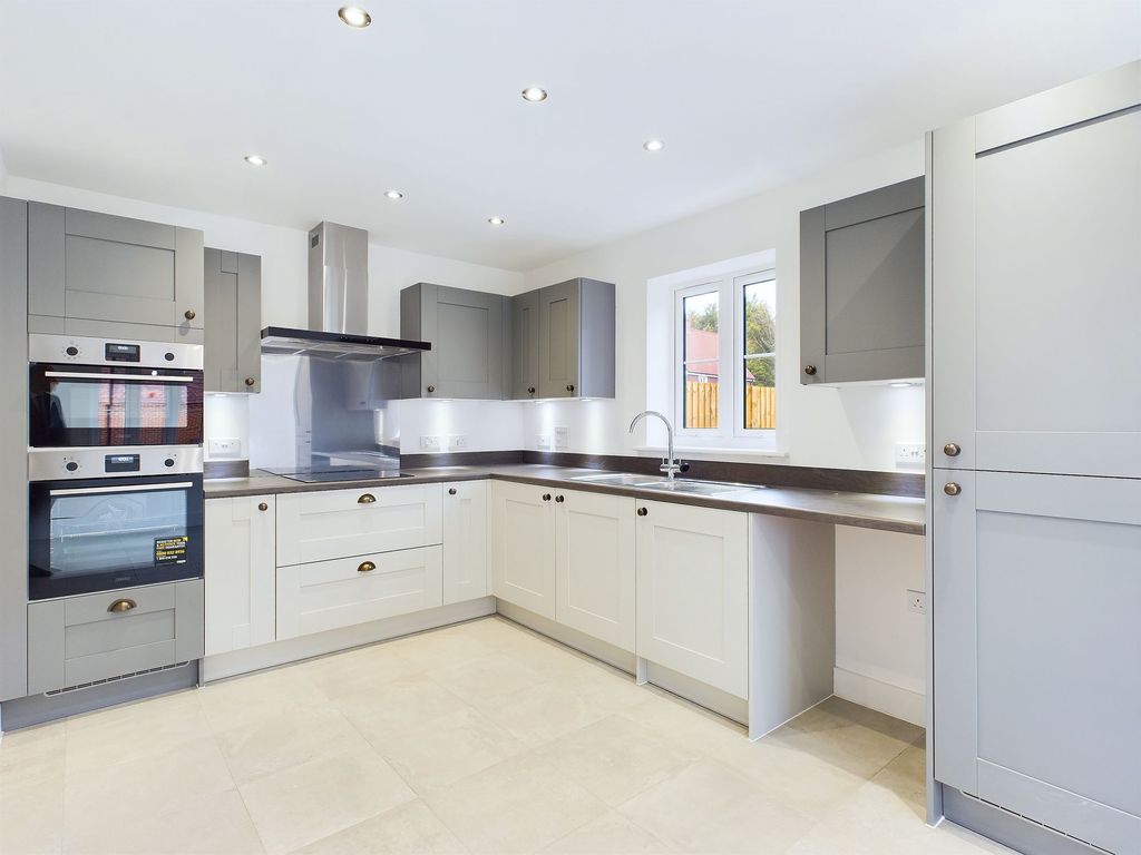Property photo 2 of 15 Kitchen/Dining Room