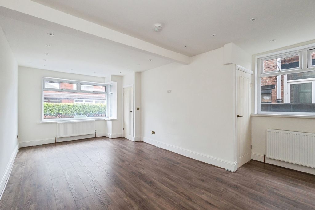 Property photo 2 of 21 Pbox-Img.Jpg