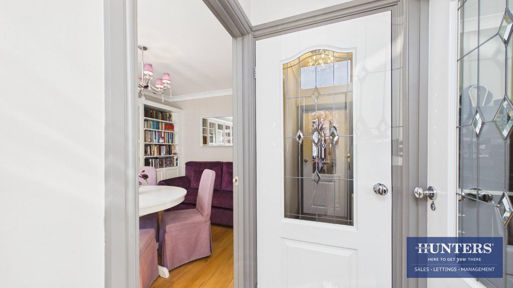 Property photo 2 of 21 Entry