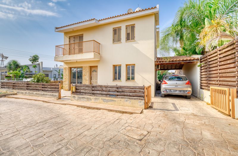 Property photo 1 of 20 Property Front