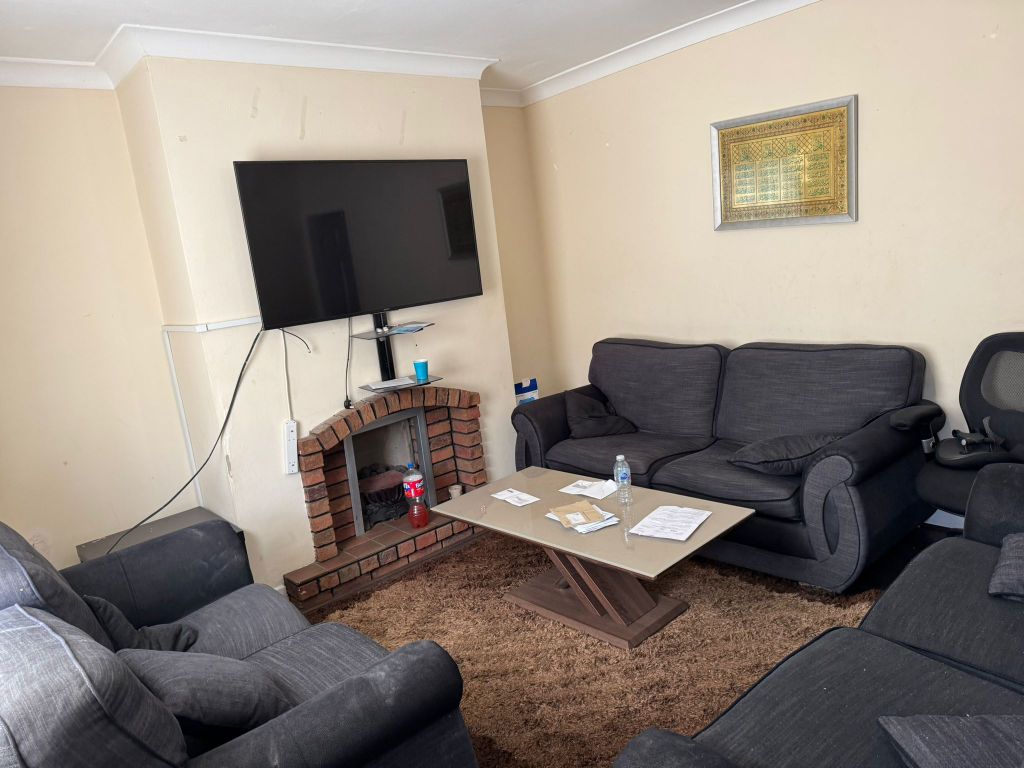 Property photo 2 of 10 Living Room