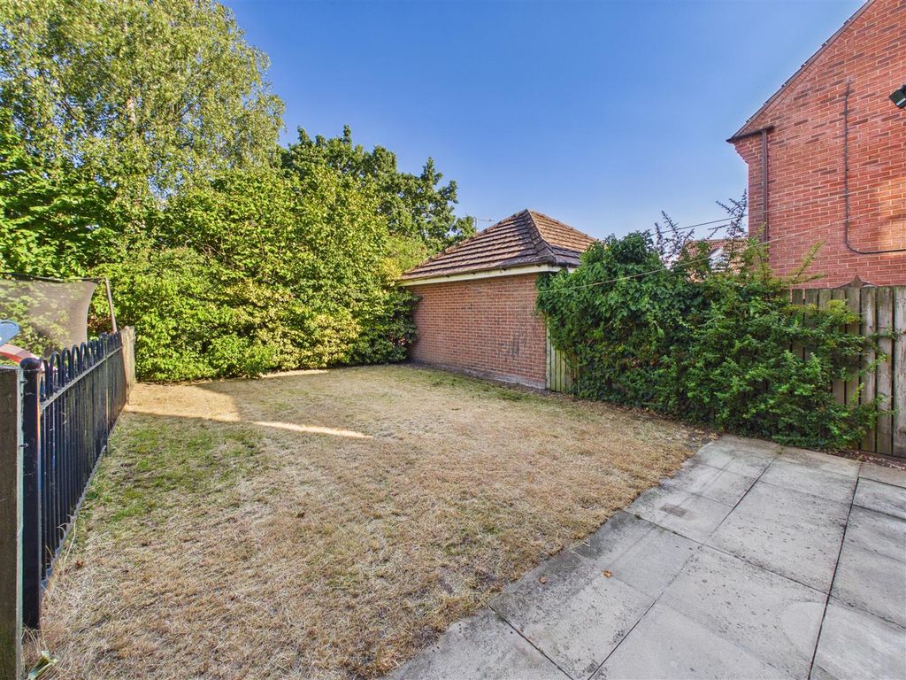 Property photo 3 of 15 Outside