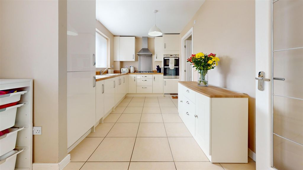 Property photo 3 of 28 Gormley Drive Kitchen