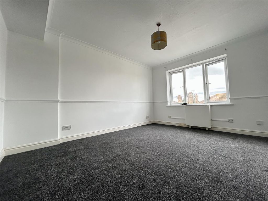 Property photo 2 of 9 Lounge