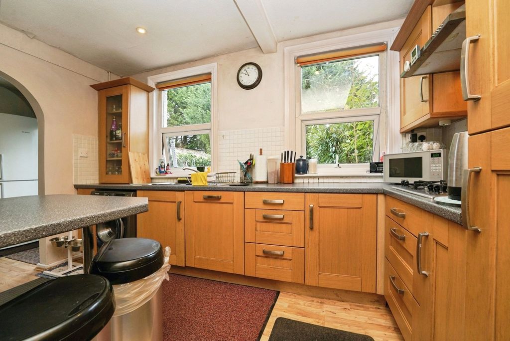 Property photo 3 of 17 Kitchen