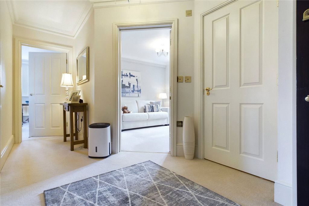 Property photo 3 of 18 Hallway