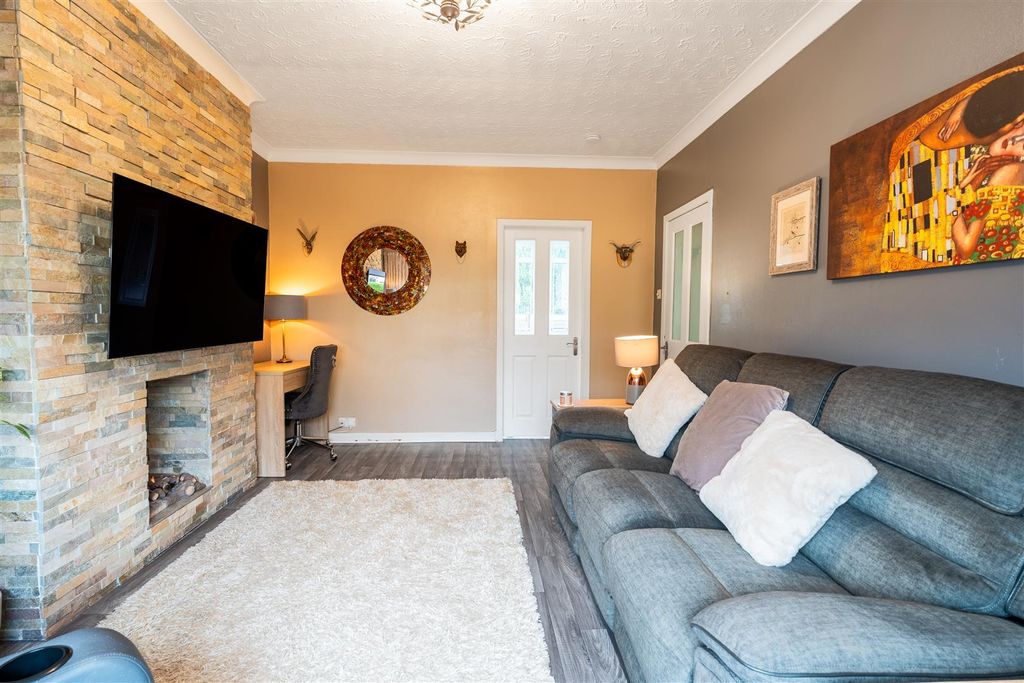 Property photo 3 of 17 Lounge.B.Jpg