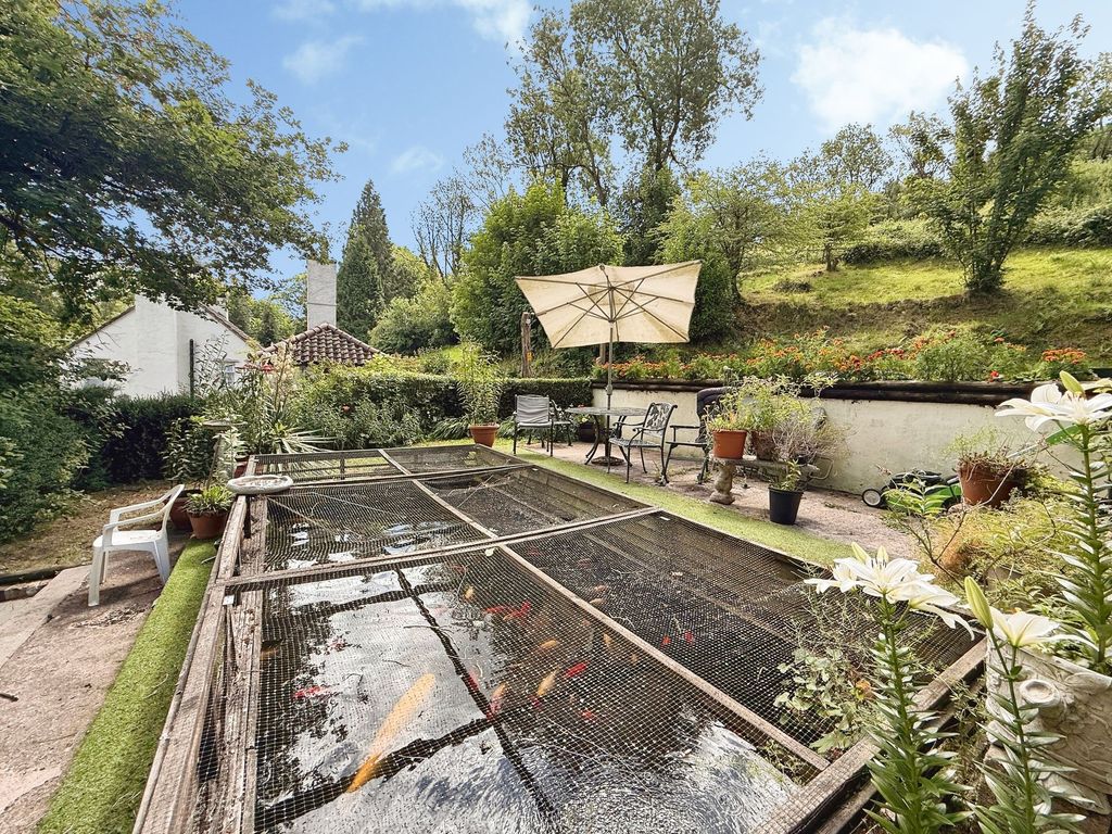 Property photo 2 of 28