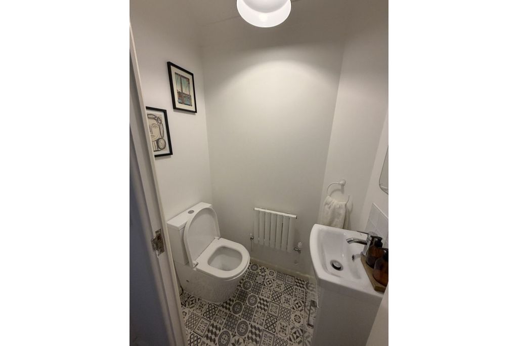 Property photo 3 of 9 Cloak Room