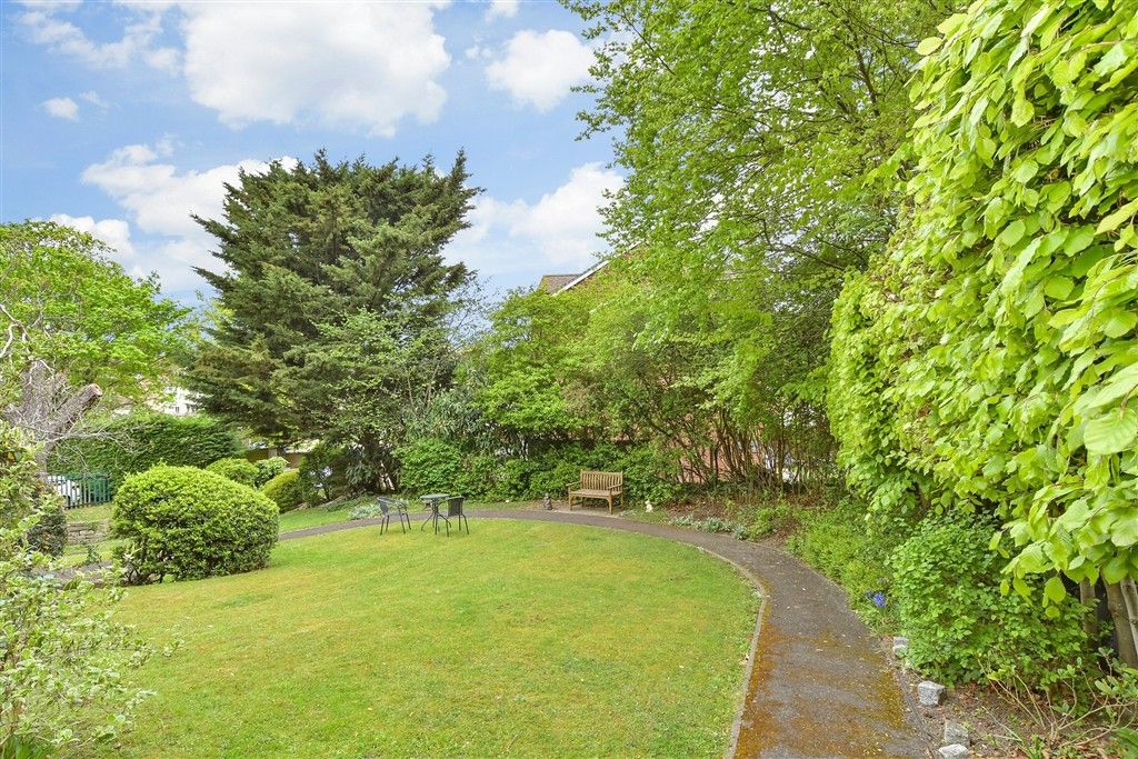 Property photo 2 of 10 Communal Gardens