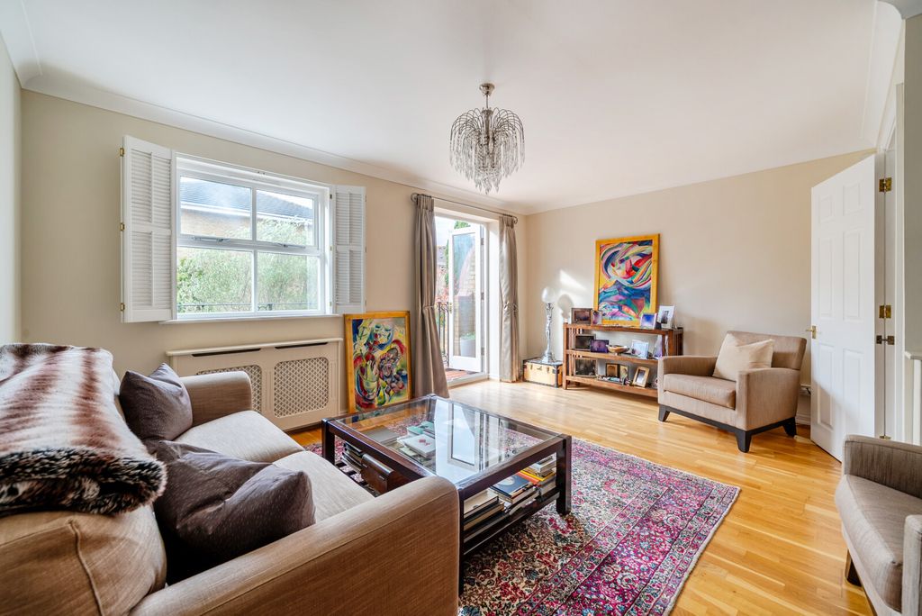 Property photo 2 of 17 Sitting Room