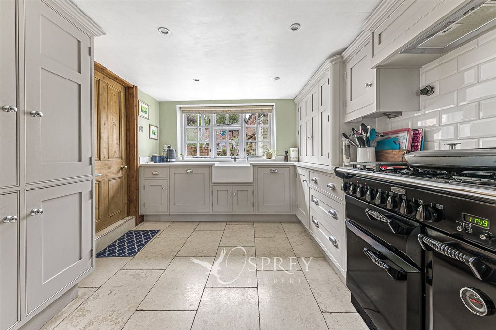 Property photo 2 of 20 Kitchen