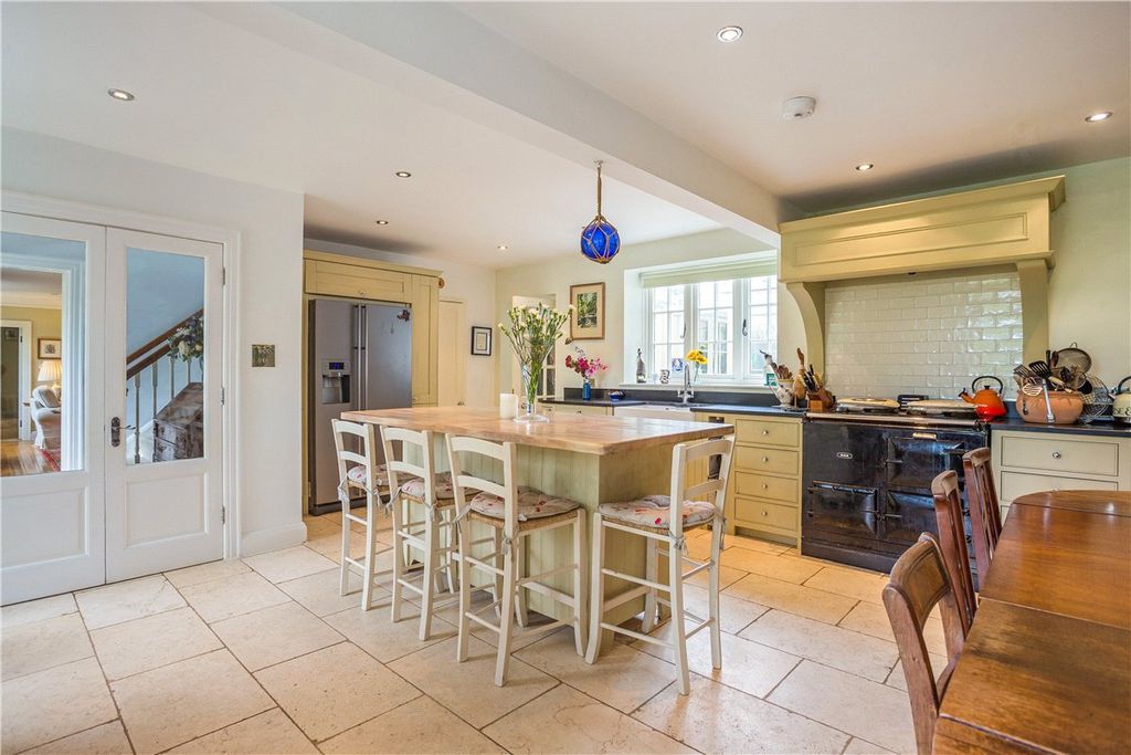 Property photo 3 of 23 Kitchen