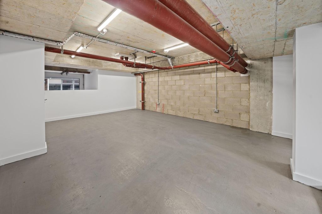 Property photo 2 of 4 Garage