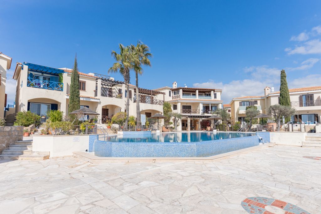 Property photo 2 of 42