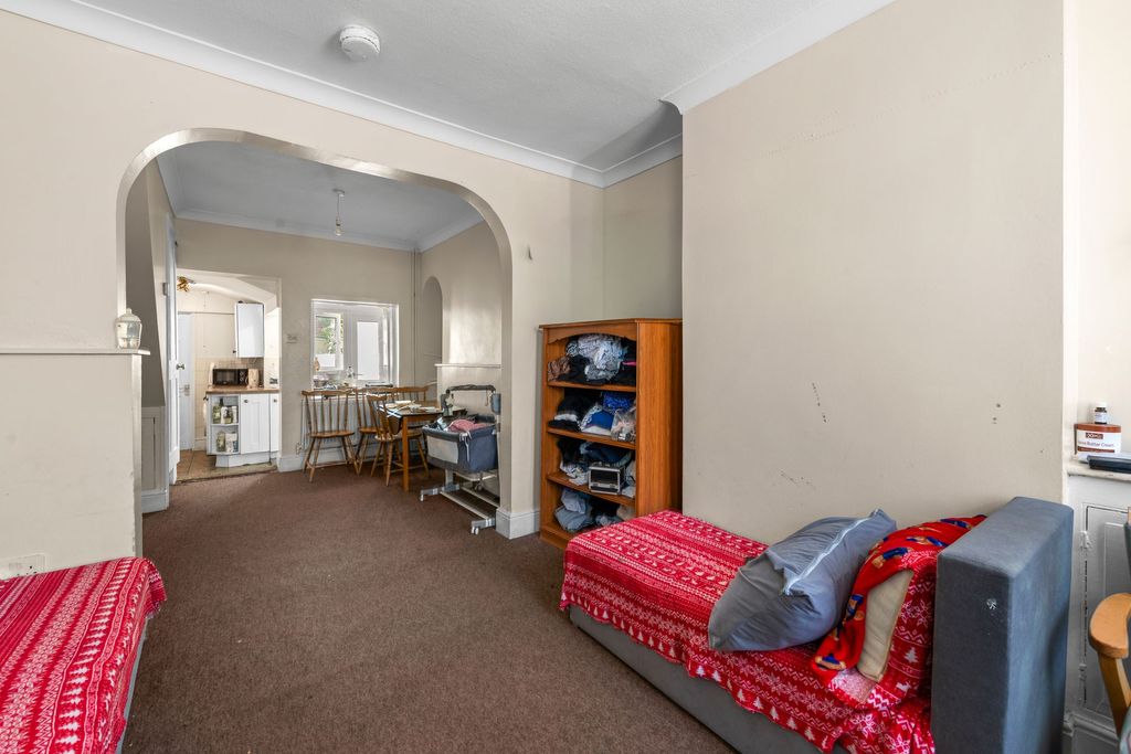 Property photo 3 of 17