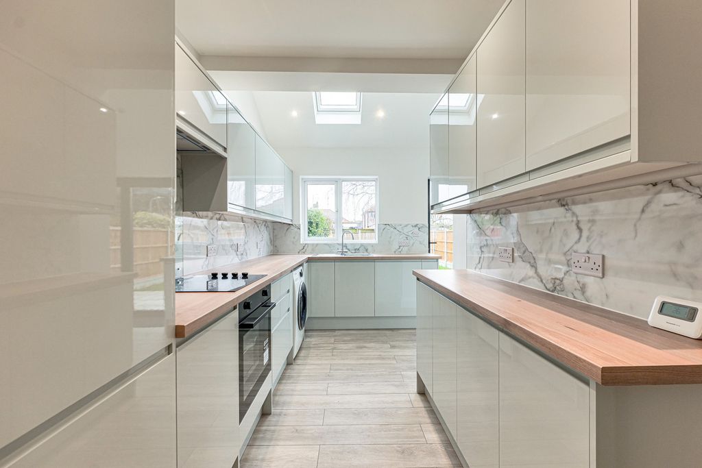 Property photo 3 of 25