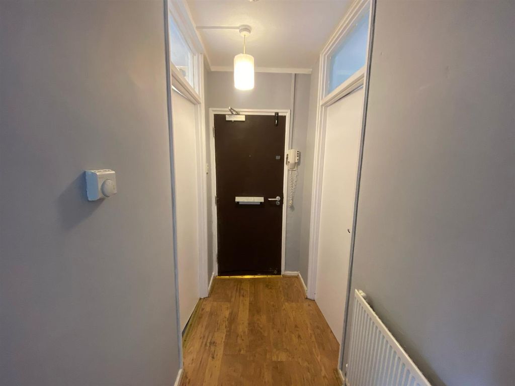 Property photo 2 of 11 Hallway.Jpg