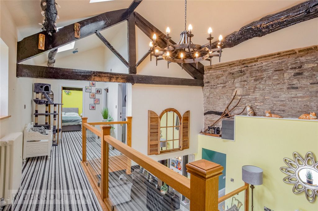 Property photo 3 of 23 Galleried Landing