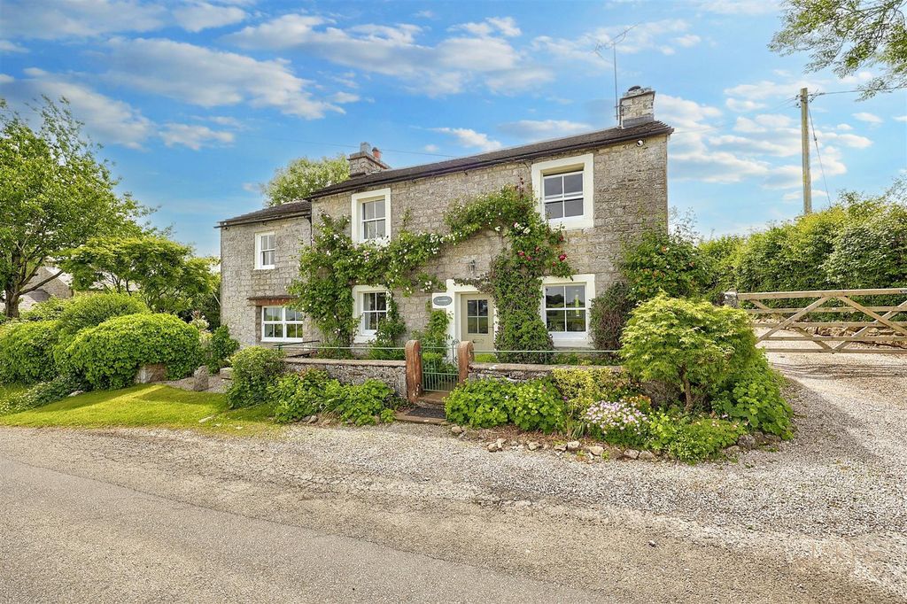 Property photo 3 of 51 Bracken Hill