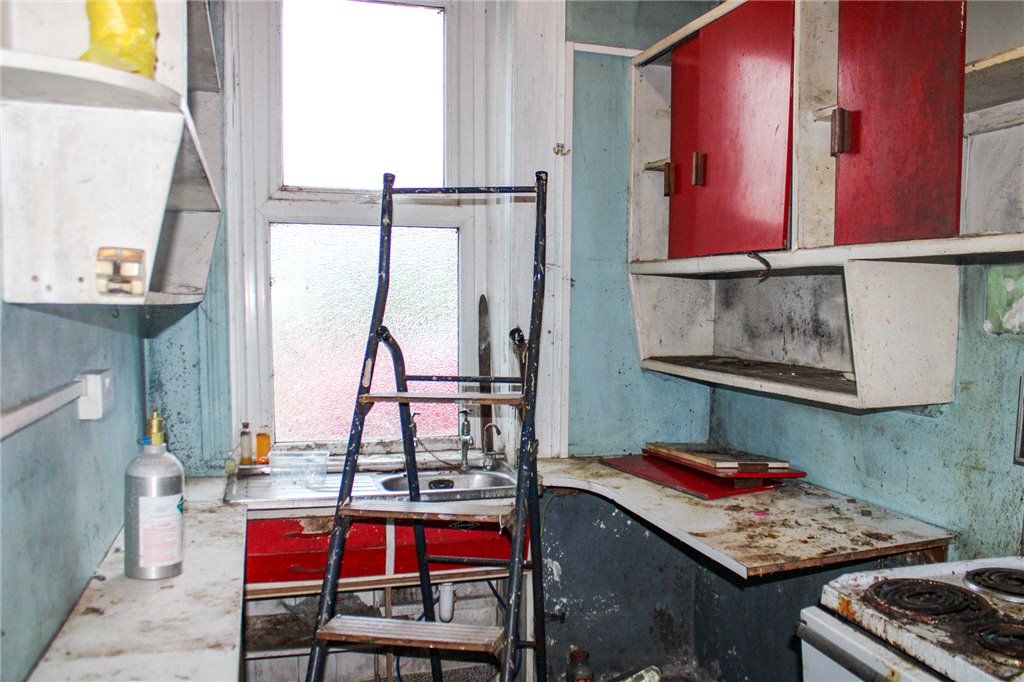 Property photo 3 of 8 Kitchen