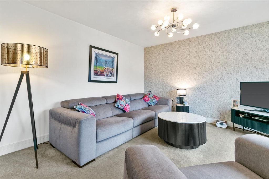 Property photo 3 of 27 Castlegreen-9.Jpg