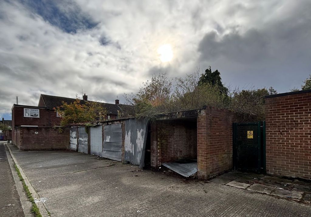 Property photo 1 of 2