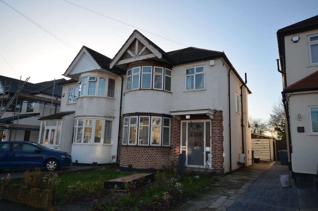 Property photo 1 of 12 91 Kingshill Drive, Harrow Ha3 8Qq