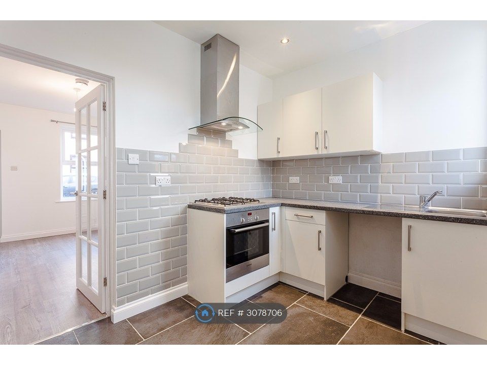 Property photo 1 of 18 Kitchen