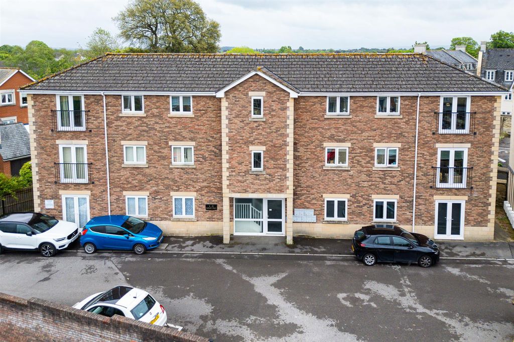 Property photo 1 of 15 6 Bolwell Place, Melksham, Wiltshire, Sn12 7Fb | L